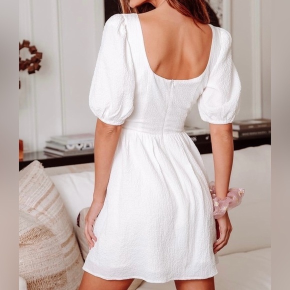 Lulu’s Women’s Mini Dress Medium White Little Bit In Love Surplice Puff Sleeve - Picture 4 of 17